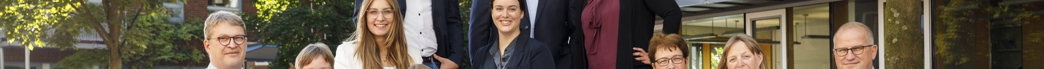 Immer für Sie da: Das Team des Servicebereichs Versicherung.