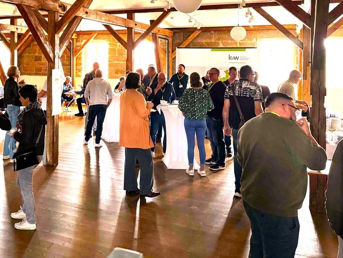 Gespräche in Minden (vergrößerte Bildansicht wird geöffnet)